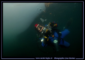 Playing with ice... Que du bonheur... :O)... by Michel Lonfat 